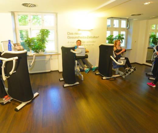 Kunden Trainieren im vollautomatischen Trainingszirkel